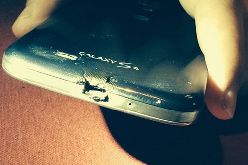 HTC regala un One M8 al usuario al que se le quem el Galaxy S4