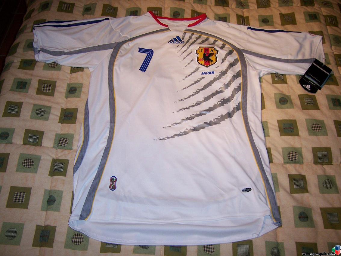 VENDO ESTAS 3 CAMISETAS DE FUTBOL(sevilla,japon oliver aton...)