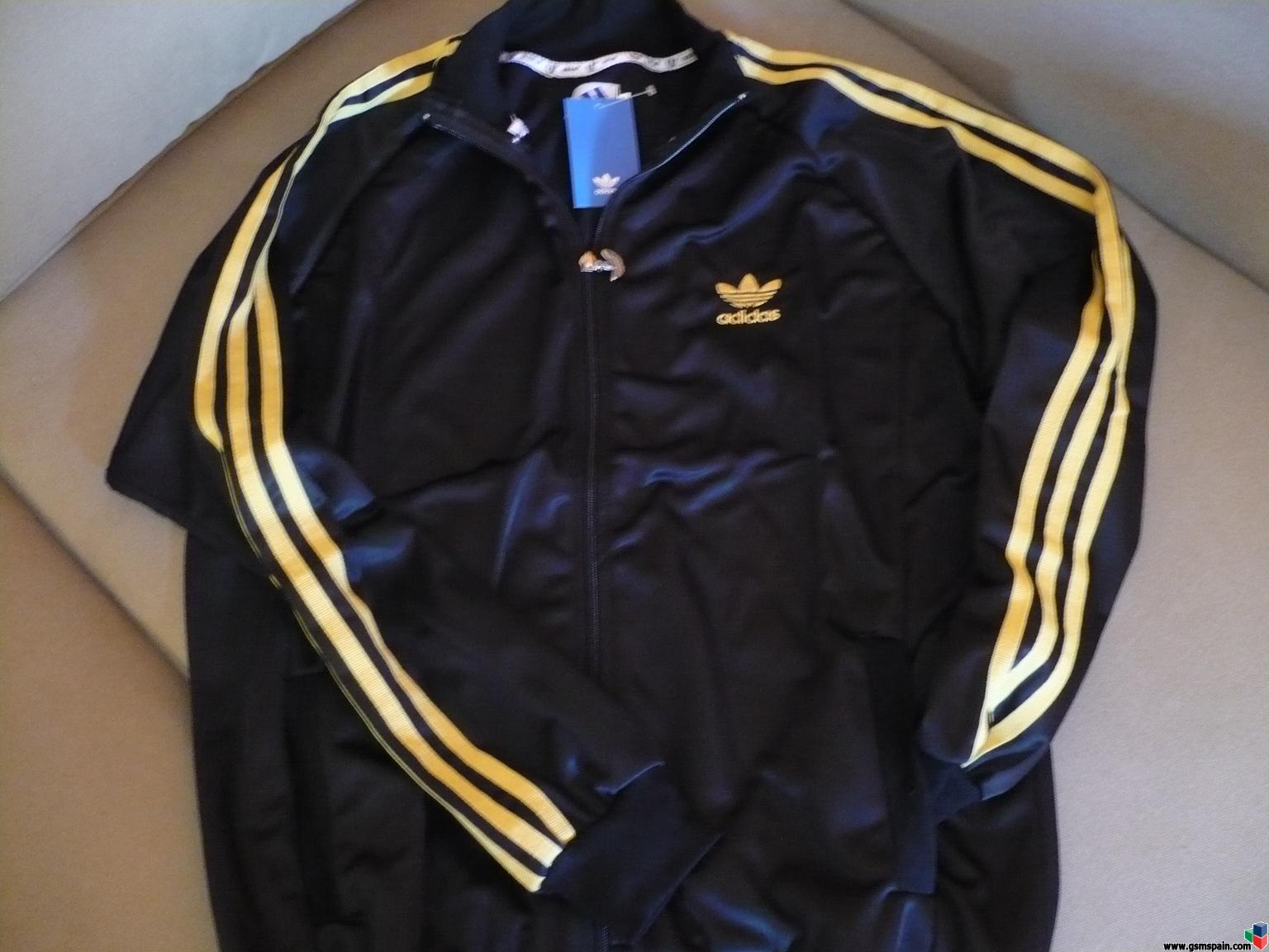 chaqueta adidas negra y dorada