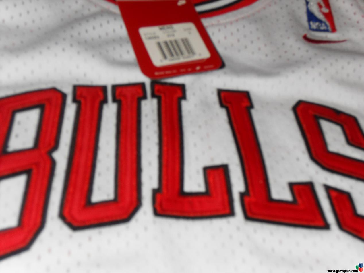 Camiseta Chicago Bulls Michael Jordan Talla S, 3 modelos blanca y negra y roja