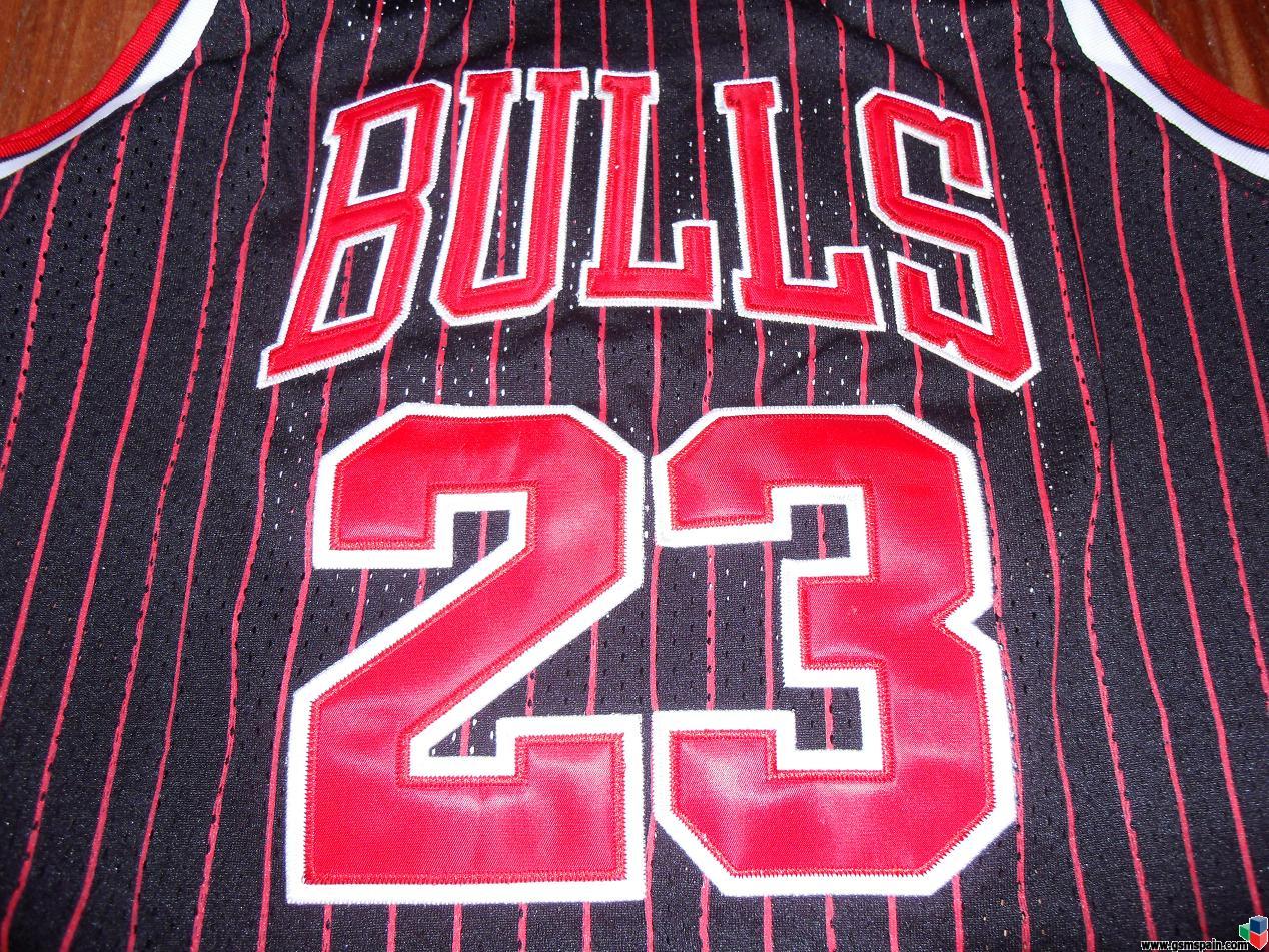 Camiseta Chicago Bulls Michael Jordan Talla S, 3 modelos blanca y negra y roja