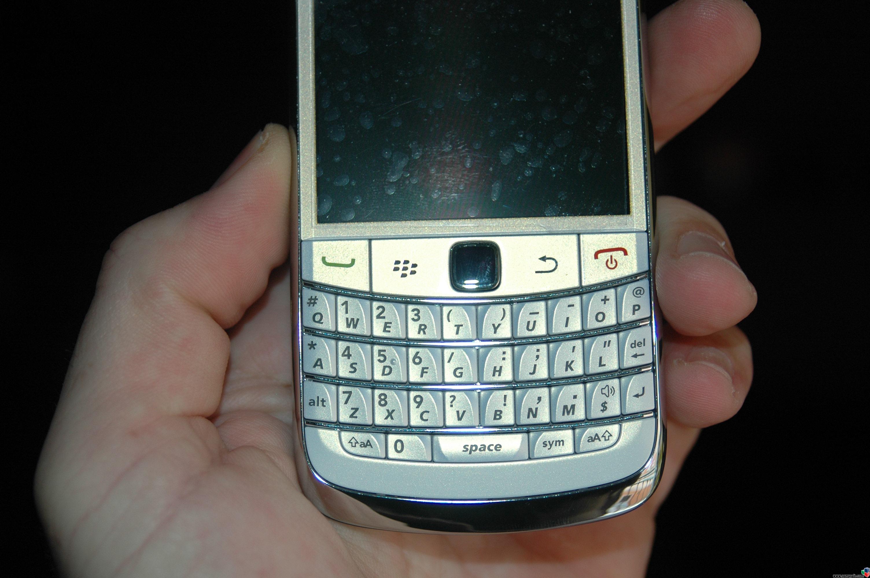 [REVIEW] Blackberry 9780 black/white galera de imgenes
