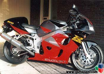 Duda mi 1 moto grande YAMAHA YFZ R6 vs SUZUKI GSXR 600