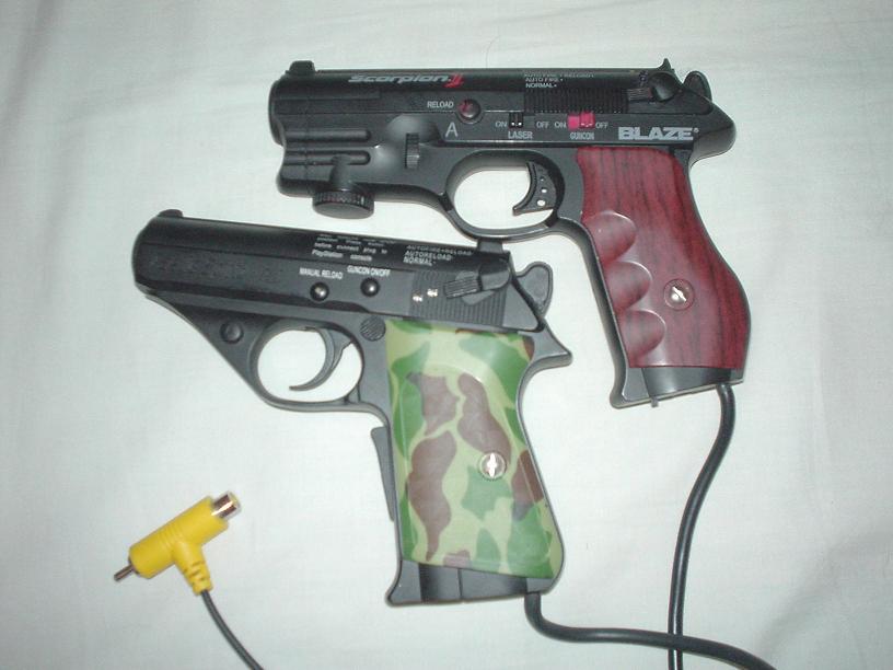 Vendo estas dos pistolas para play(fotos), 1 con laser