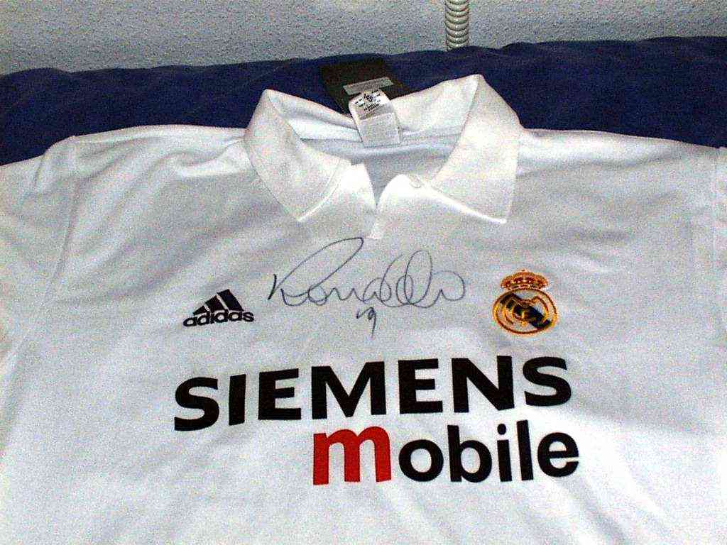 Posible venta camiseta real madrid firmada por Ronaldo...