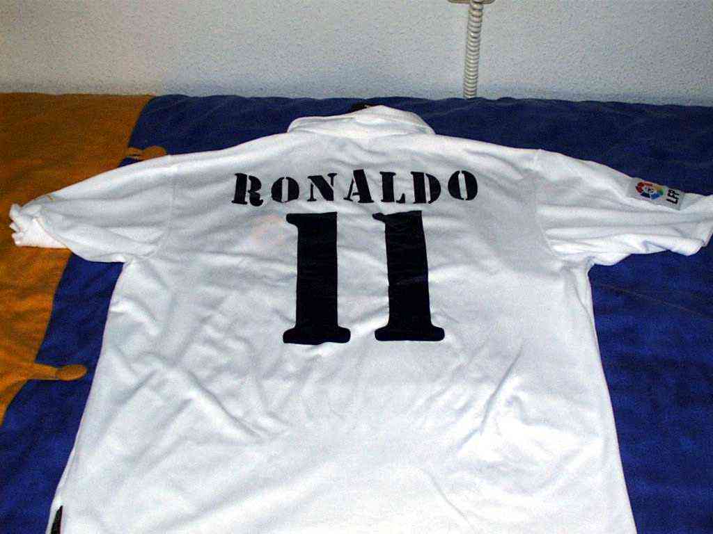 Posible venta camiseta real madrid firmada por Ronaldo...